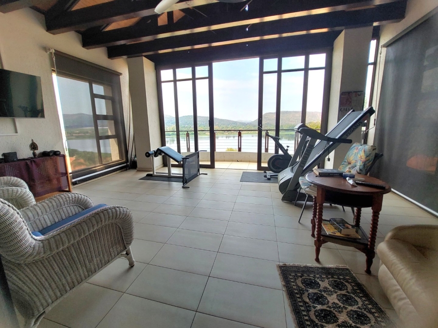6 Bedroom Property for Sale in Birdwood Estate North West